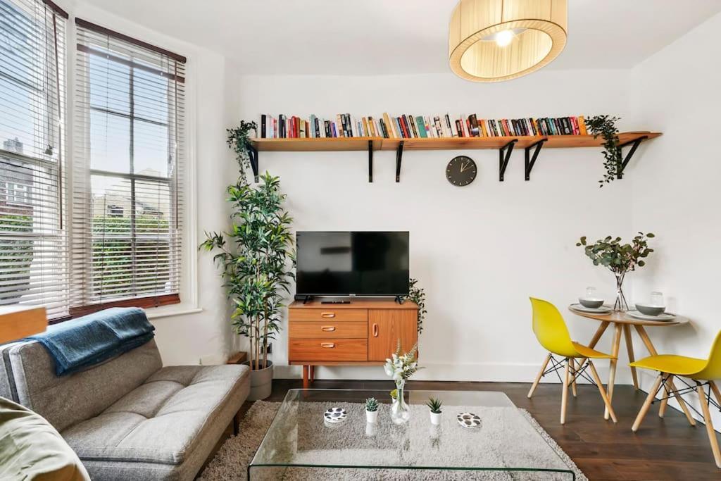 2 Bed Garden Flat Leyton Village Londra Esterno foto